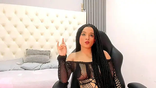 khiara    online show from 12/15/25, 10:58