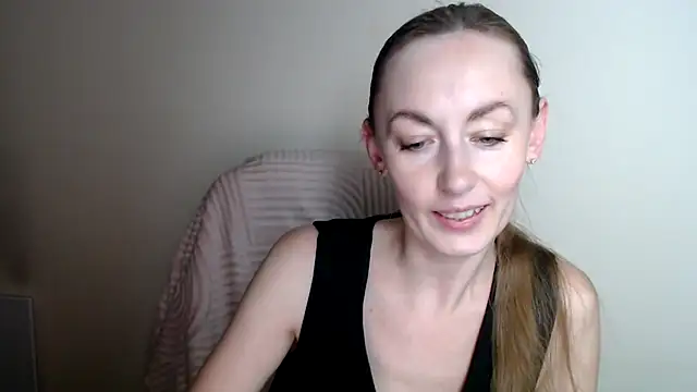 Snapshot of LiaSeass_ chatting on 06/24/26, 12:04 LiaSeass online show from 06/24/26, 12:04