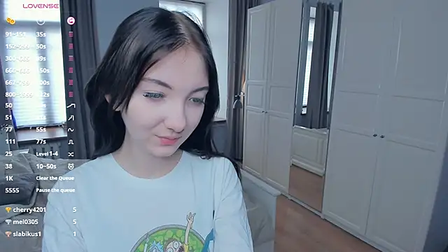 Snapshot of JanettVeld chatting on 12/14/25, 09:03 JanettVeld online show from 12/14/25, 09:03