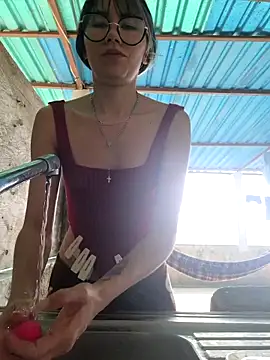 Snapshot of Yelena_77 chatting on 12/20/25, 02:13 Yelena 77 online show from 12/20/25, 02:13