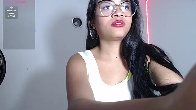 Snapshot of DAFNNEE_HOT chatting on 12/19/25, 04:14 DAFNNEE HOT online show from 12/19/25, 04:14