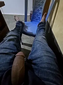 Snapshot of SHARIF12123 chatting on 12/23/25, 07:39 SHARIF12123 online show from 12/23/25, 07:39