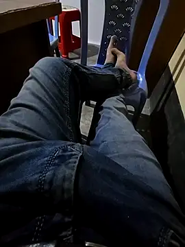 Snapshot of SHARIF12123 chatting on 02/19/26, 06:04 SHARIF12123 online show from 02/19/26, 06:04