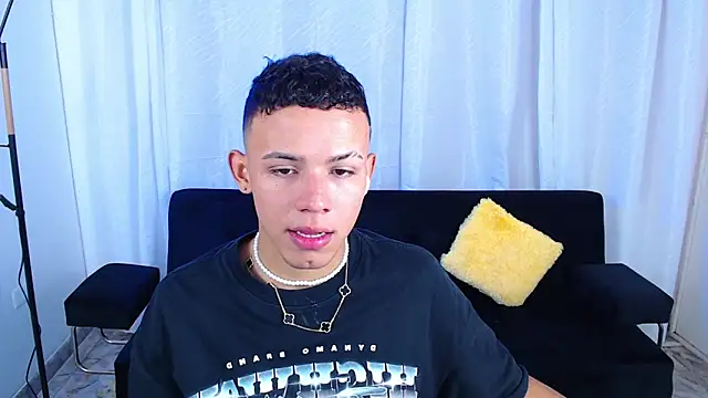 Jakee 18 online show from 12/15/25, 01:26