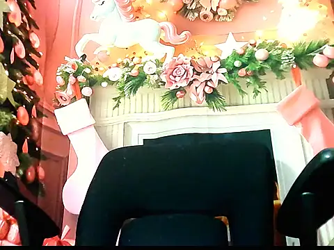 Snapshot of sofi_sexxt chatting on 12/15/25, 04:44 sofi sexxt online show from 12/15/25, 04:44