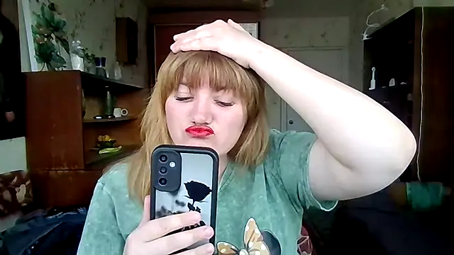 Snapshot of swett_girll chatting on 03/15/26, 12:44 swett girll online show from 03/15/26, 12:44