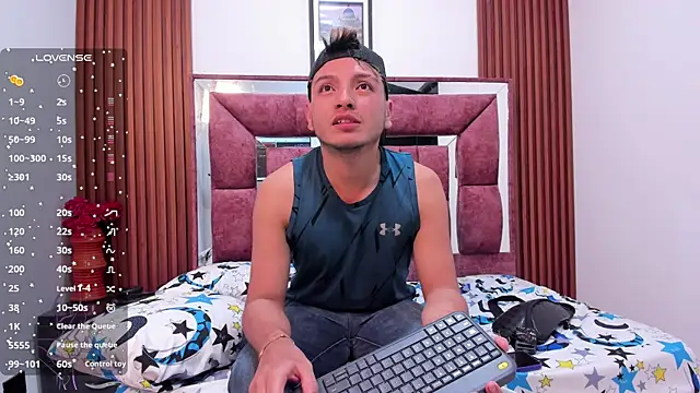 Snapshot of thiago_duval chatting on 12/17/25, 02:06 thiago duval online show from 12/17/25, 02:06