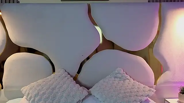 lunajones   online show from 12/15/25, 08:46