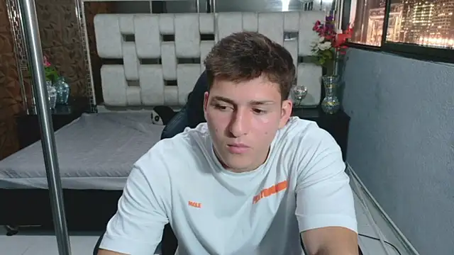 Snapshot of Marcus_Fits chatting on 12/15/25, 07:07 Marcus Fits online show from 12/15/25, 07:07