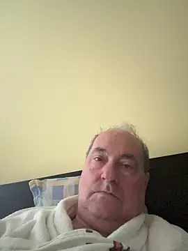 Snapshot of csikar chatting on 05/15/26, 04:41 csikar online show from 05/15/26, 04:41