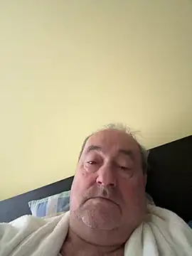 Snapshot of csikar chatting on 05/18/26, 04:40 csikar online show from 05/18/26, 04:40