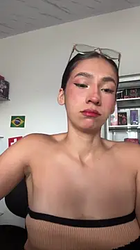 lunaluxury22 online show from 06/25/26, 01:15
