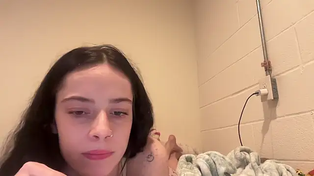 Snapshot of faithluvv chatting on 01/06/26, 02:15 faithluvv online show from 01/06/26, 02:15