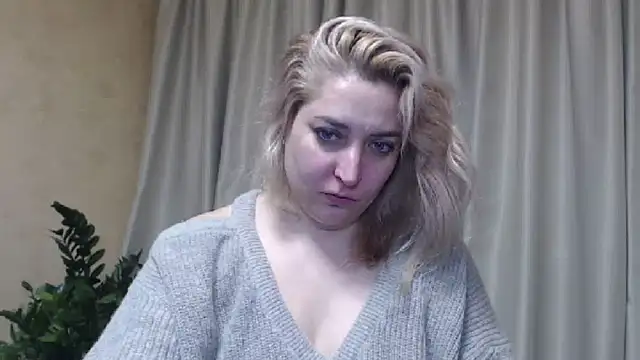 Snapshot of sweetpussy13 chatting on 02/25/25, 06:36 sweetpussy13 online show from 02/25/25, 06:36