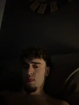 Snapshot of rich_papi chatting on 12/14/25, 03:34 rich papi online show from 12/14/25, 03:34