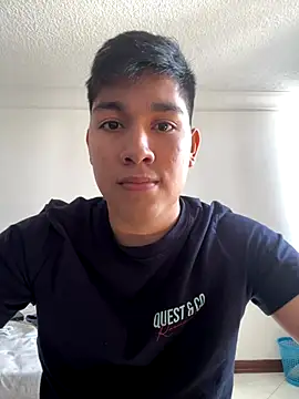 Snapshot of Rogerdn chatting on 12/15/25, 06:45 Rogerdn online show from 12/15/25, 06:45