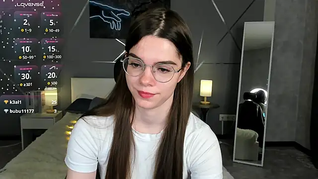 Snapshot of miss__evelyne chatting on 12/22/25, 01:35 miss evelyne online show from 12/22/25, 01:35