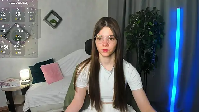 Snapshot of miss__evelyne chatting on 12/23/25, 01:36 miss evelyne online show from 12/23/25, 01:36