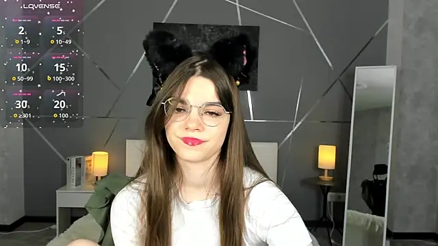 Snapshot of miss__evelyne chatting on 01/08/26, 01:19 miss evelyne online show from 01/08/26, 01:19