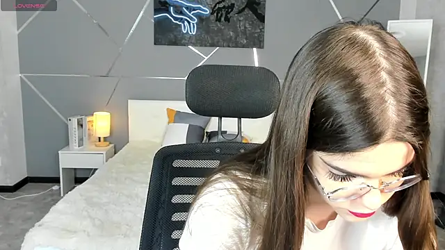 Snapshot of miss__evelyne chatting on 01/13/26, 08:08 miss evelyne online show from 01/13/26, 08:08