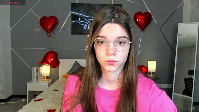 Snapshot of miss__evelyne chatting on 02/13/26, 07:48 miss evelyne online show from 02/13/26, 07:48