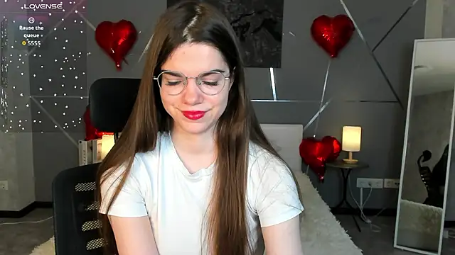 Snapshot of miss__evelyne chatting on 02/15/26, 01:13 miss evelyne online show from 02/15/26, 01:13