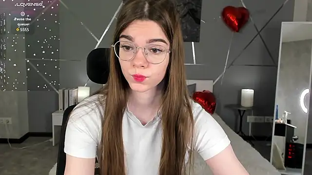 Snapshot of miss__evelyne chatting on 03/10/26, 07:24 miss evelyne online show from 03/10/26, 07:24