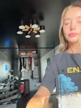 Snapshot of sssativa_more chatting on 03/23/26, 06:50 sssativa more online show from 03/23/26, 06:50