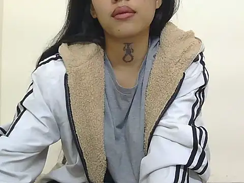 Snapshot of Cristina_love69 chatting on 12/19/25, 05:20 Cristina love69 online show from 12/19/25, 05:20