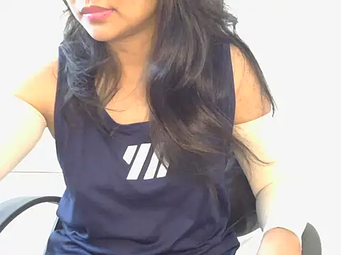 Snapshot of Cristina_love69 chatting on 05/01/26, 10:53 Cristina love69 online show from 05/01/26, 10:53