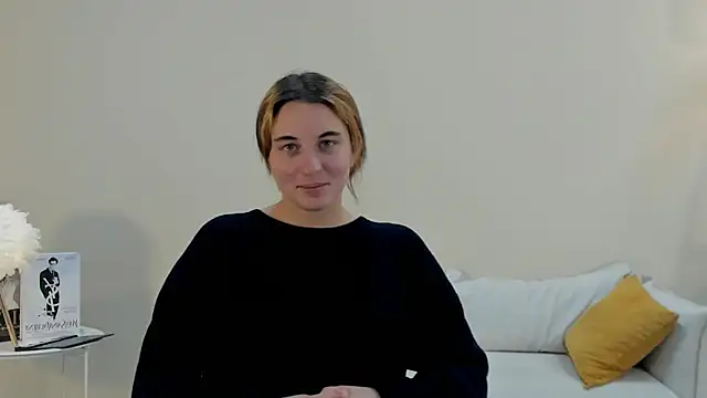 Snapshot of VeniceMostrom chatting on 12/16/25, 01:16 VeniceMostrom online show from 12/16/25, 01:16