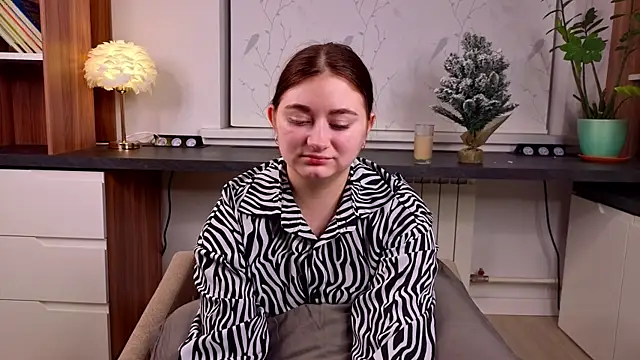 Snapshot of SolHaukaas chatting on 12/21/25, 01:35 SolHaukaas online show from 12/21/25, 01:35