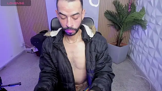 Snapshot of arcangel_harris chatting on 12/18/25, 11:38 arcangel harris online show from 12/18/25, 11:38