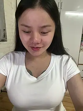 Snapshot of leo-kitty chatting on 04/14/26, 02:56 leo-kitty online show from 04/14/26, 02:56