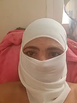 Snapshot of katiyvy chatting on 12/19/25, 01:51 katiyvy online show from 12/19/25, 01:51