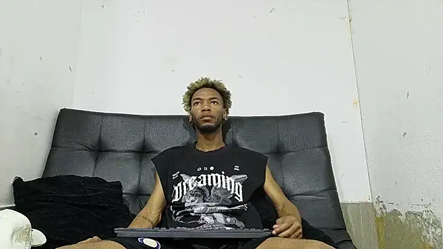 Snapshot of Higger_dick chatting on 12/14/25, 02:22 Higger dick online show from 12/14/25, 02:22