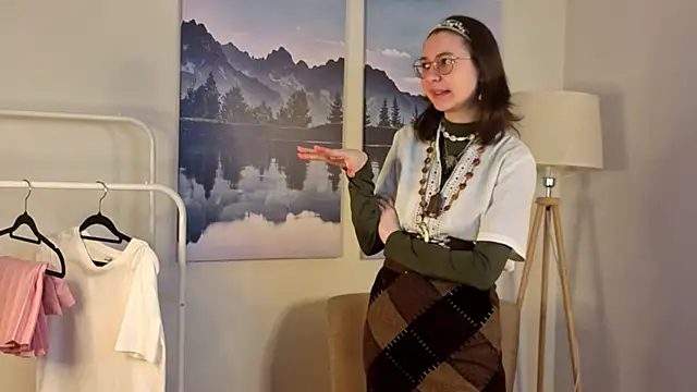 Snapshot of MartyHudon chatting on 12/15/25, 04:06 MartyHudon online show from 12/15/25, 04:06