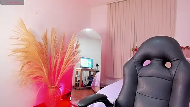 Isa Emm online show from 12/16/25, 07:08