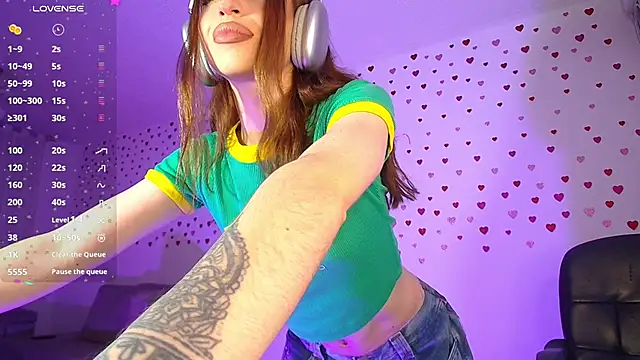 Snapshot of alina_lee chatting on 02/10/26, 01:43 alina lee online show from 02/10/26, 01:43