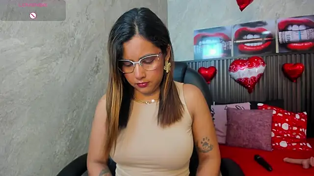 Snapshot of scarletbaker__ chatting on 02/14/26, 01:19 scarletbaker online show from 02/14/26, 01:19