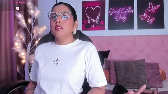 Snapshot of scarletbaker__ chatting on 02/24/26, 03:21 scarletbaker online show from 02/24/26, 03:21