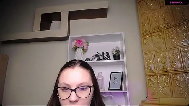 Snapshot of LiliaErmi chatting on 12/16/25, 05:45 LiliaErmi online show from 12/16/25, 05:45