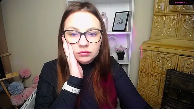 Snapshot of LiliaErmi chatting on 12/17/25, 05:57 LiliaErmi online show from 12/17/25, 05:57