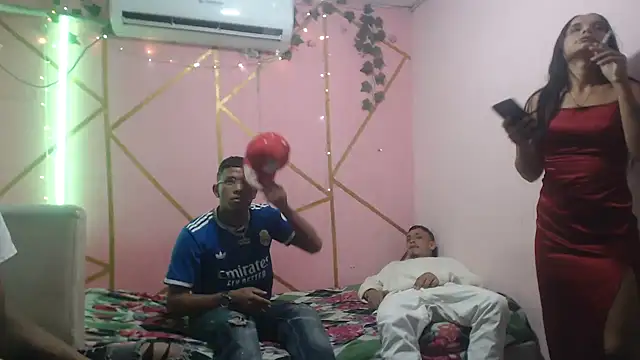 twobigscock23 online show from 04/17/26, 04:37