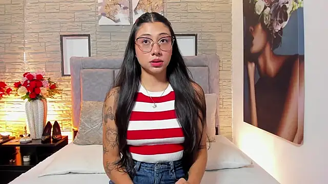 Snapshot of LanaRouse chatting on 02/04/26, 10:26 LanaRouse online show from 02/04/26, 10:26