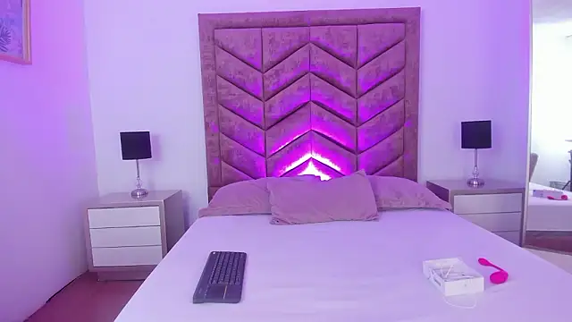 Snapshot of Scarlett__Noir chatting on 03/17/26, 08:12 Scarlett Noir online show from 03/17/26, 08:12