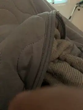 Snapshot of Phuc214055 chatting on 12/16/25, 04:06 Phuc214055 online show from 12/16/25, 04:06