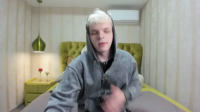 Snapshot of MillerBills chatting on 12/17/25, 07:42 MillerBills online show from 12/17/25, 07:42