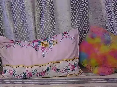 Snapshot of hey-pinky chatting on 04/15/26, 04:52 hey-pinky online show from 04/15/26, 04:52