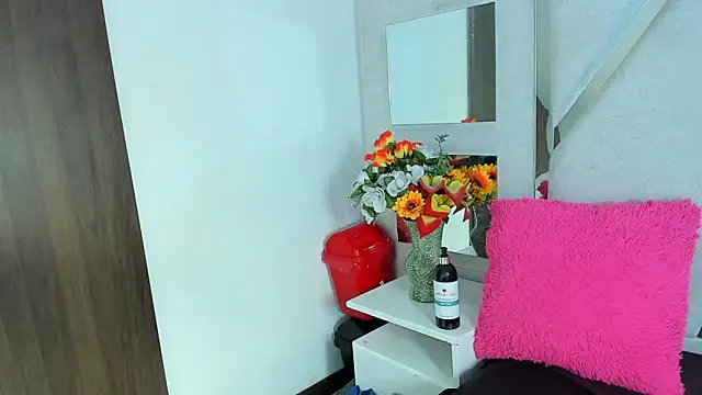 Snapshot of Alana_Hotterr chatting on 02/14/26, 03:47 Alana Hotterr online show from 02/14/26, 03:47